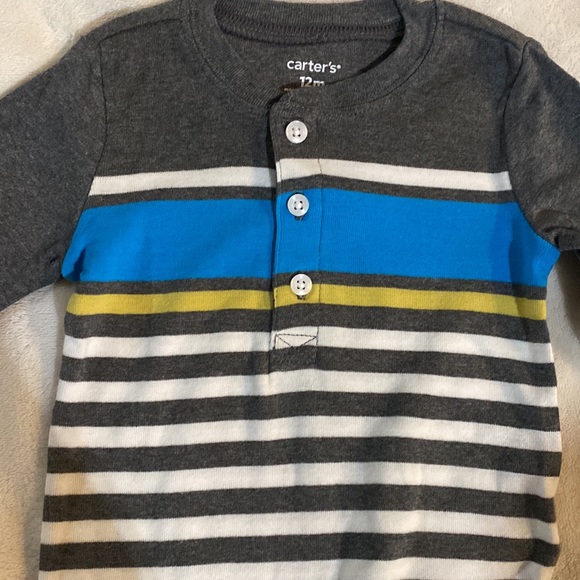 Carter’s onesie - Picture 3 of 9